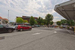 HOTEL-CREINA---Parking-Space-960