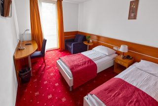 HOTEL-CREINA---Room-Double-Twin-07-r1