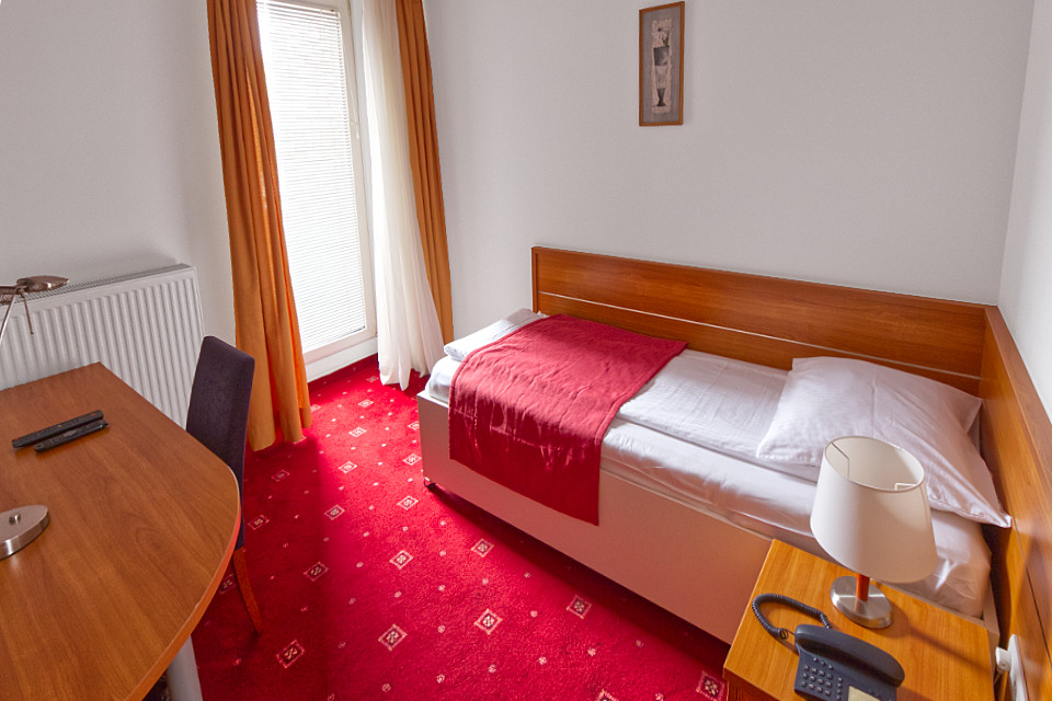 HOTEL-CREINA---Room-Single-1-r1