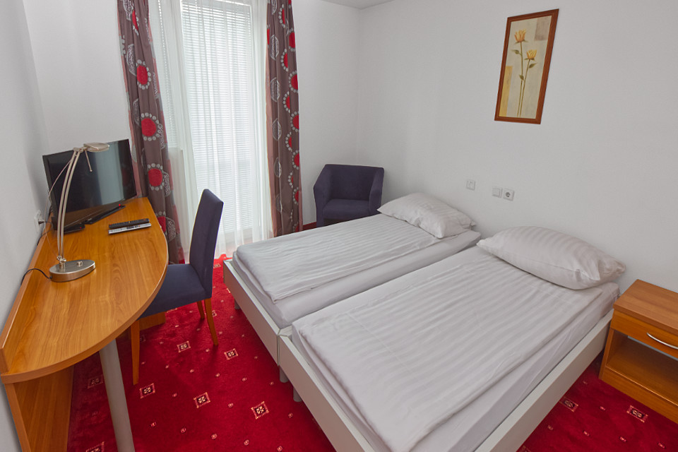 HOTEL-CREINA---Room-Standard-Suite-7-r1