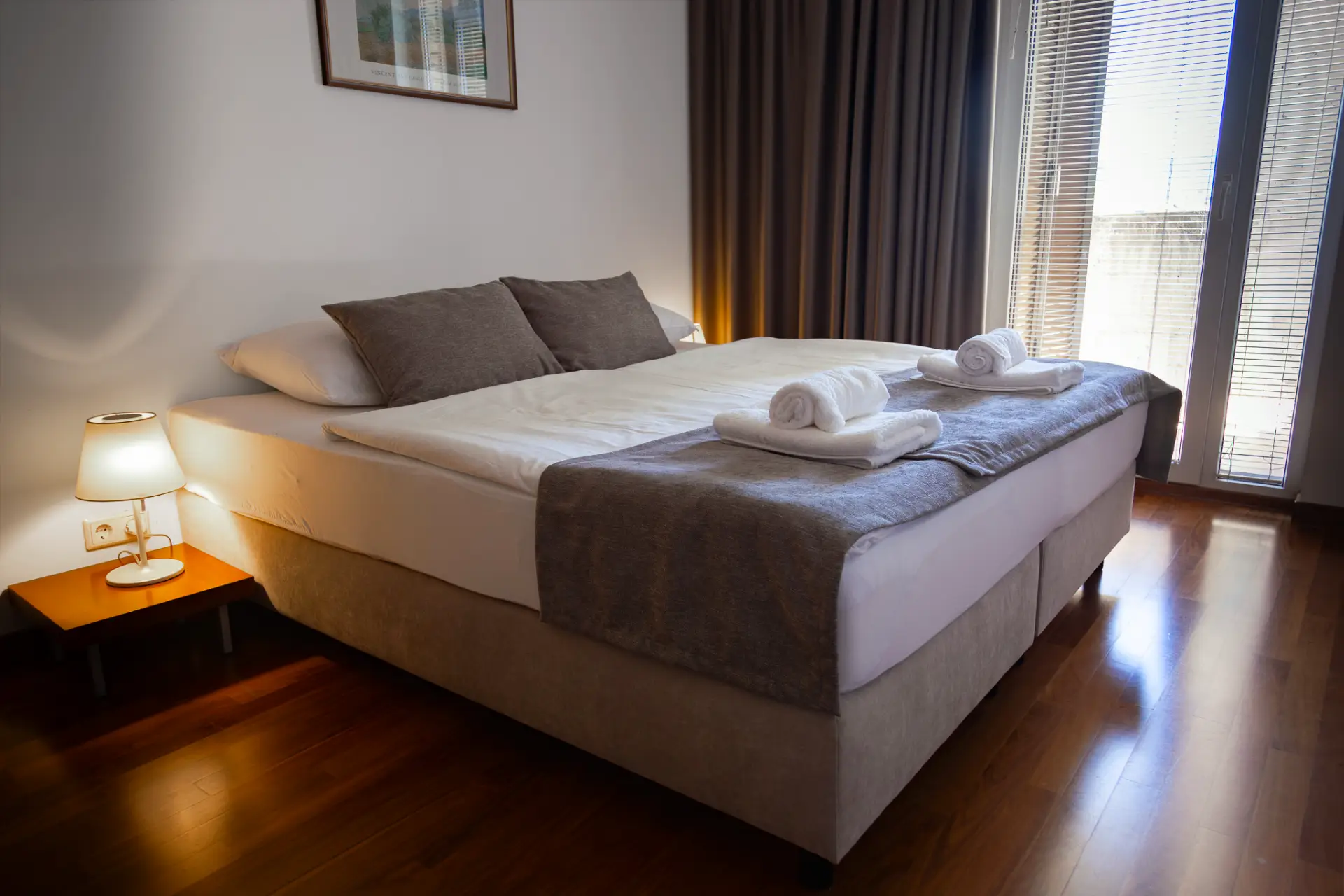 HOTEL-CREINA---deluxe-suite---3-second-double-bed