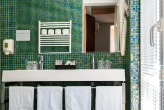 HOTEL-CREINA---deluxe-suite---6-bathroom-1