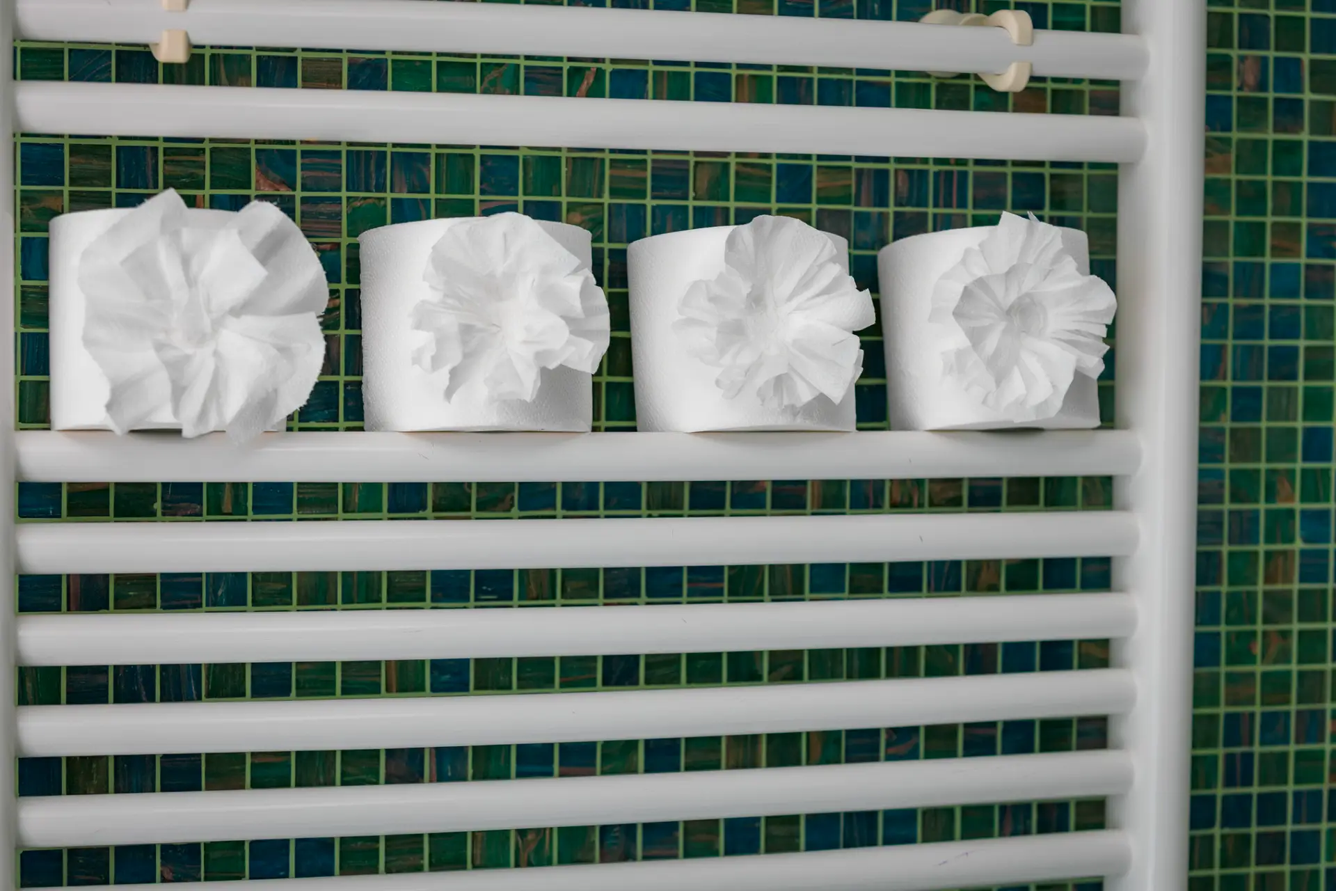 HOTEL-CREINA---deluxe-suite---6-bathroom-detail-decoration