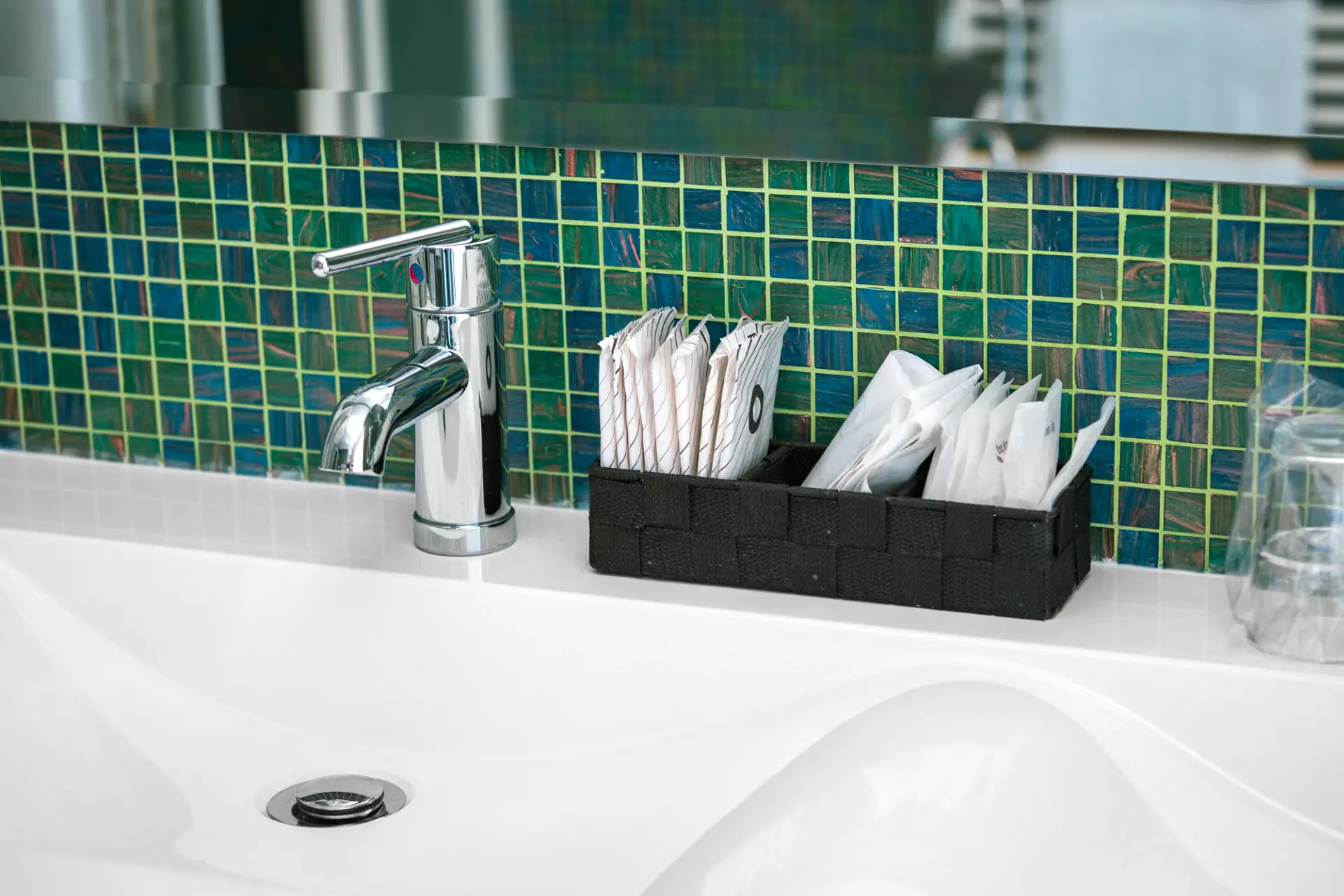 HOTEL-CREINA---deluxe-suite---6-bathroom-detail-sink