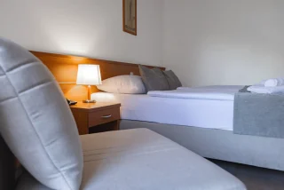HOTEL-CREINA---room-with-double-or-twin-bed---3-double-bed-detail