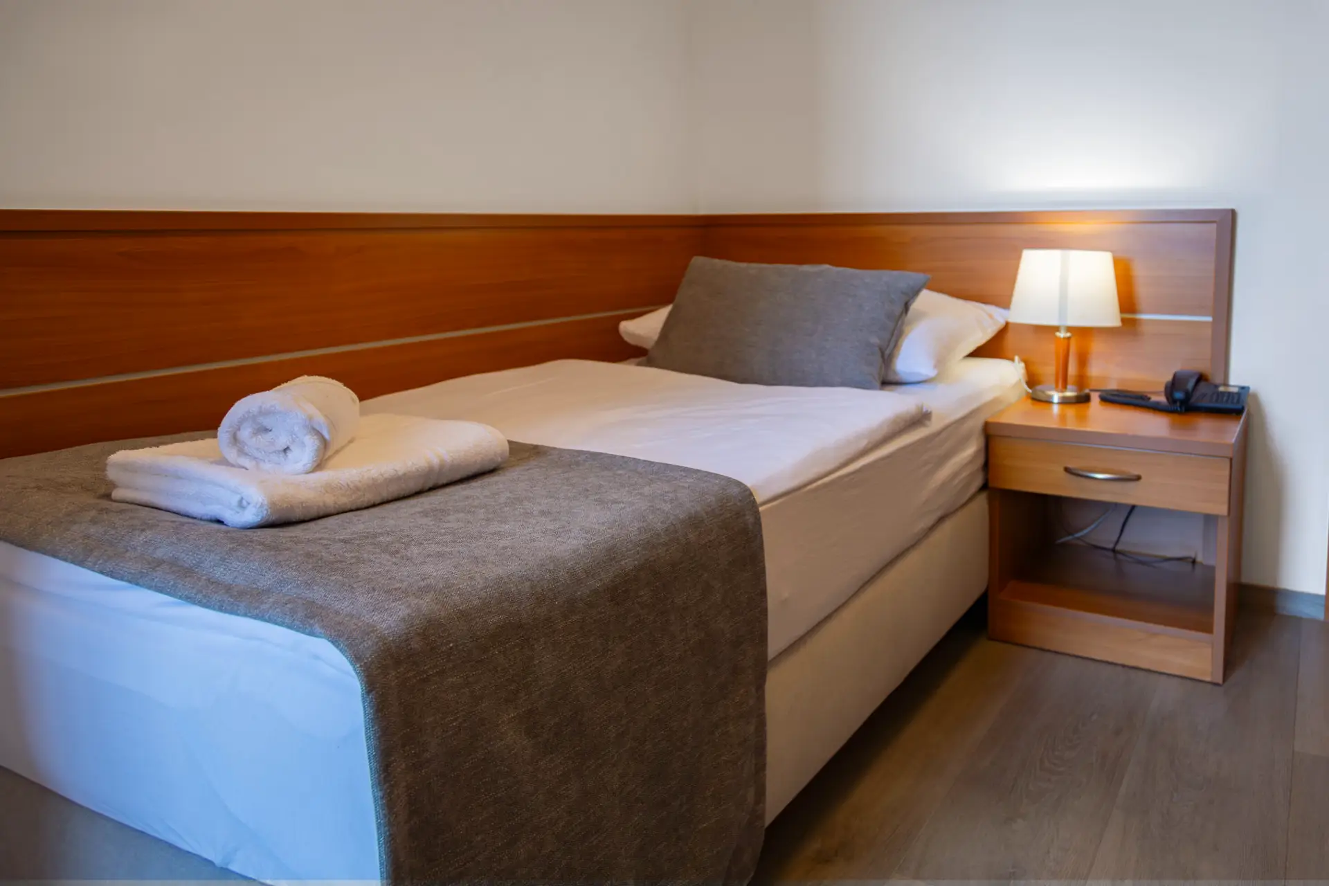 HOTEL-CREINA---room-with-single-bed---2-bed
