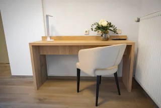 HOTEL-CREINA---room-with-single-bed---4-desk