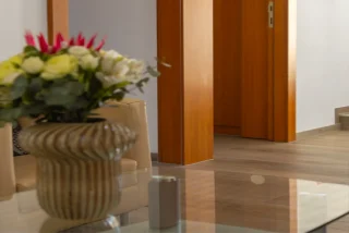 HOTEL-CREINA---standard-suite---1-entrance