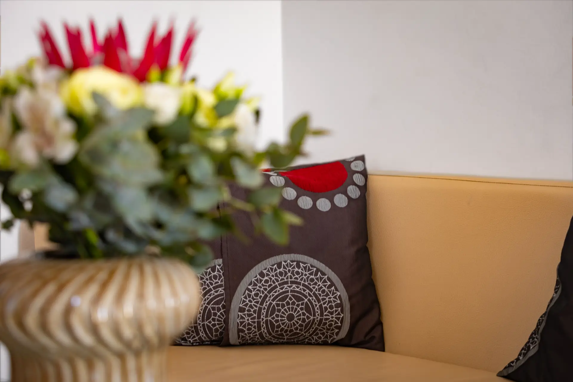 HOTEL-CREINA---standard-suite---1-entrance-detail