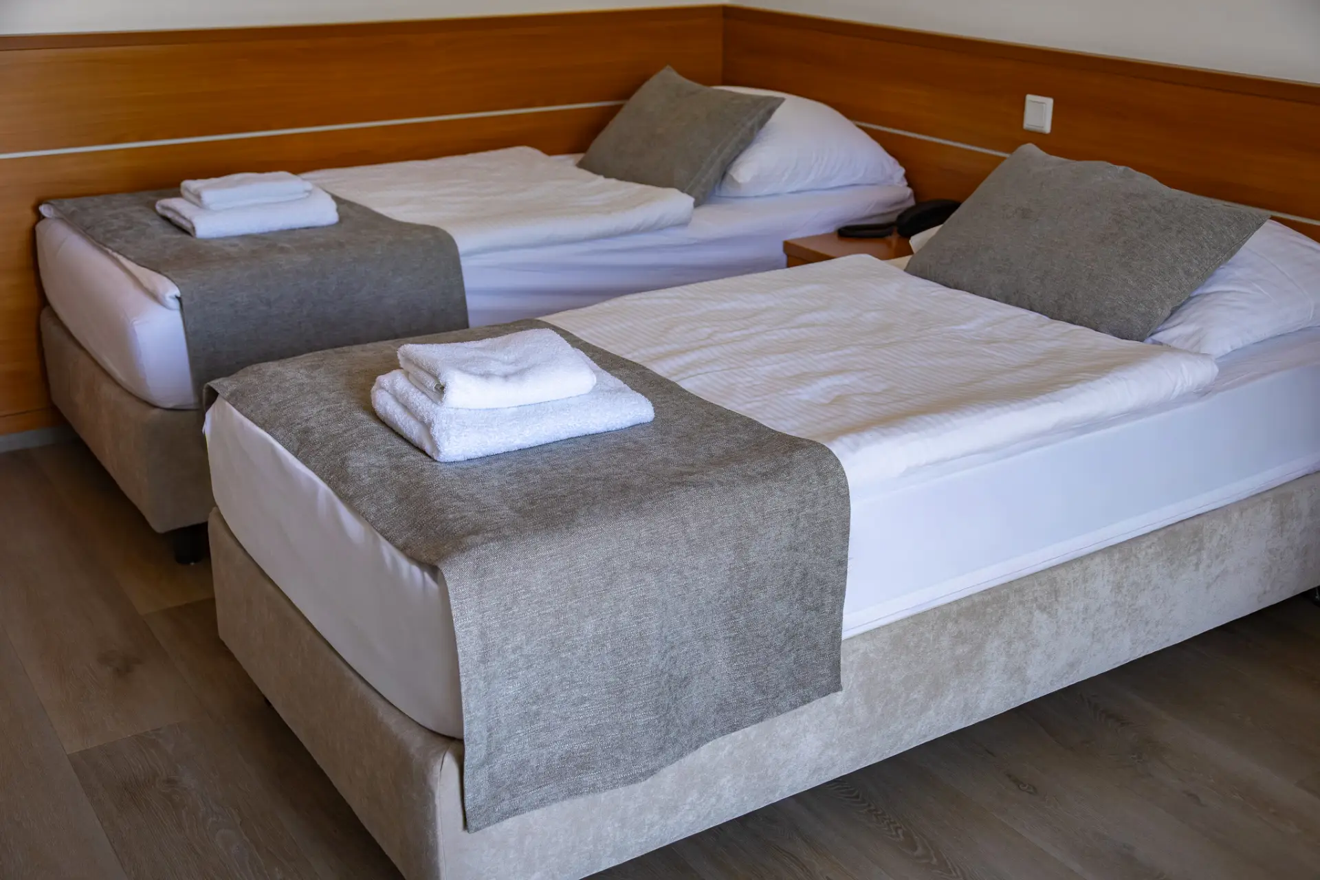 HOTEL-CREINA---standard-suite---2-room-twin-bed